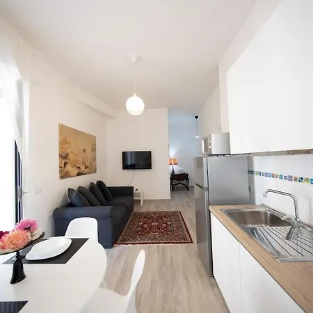 Sweethome Confortevole Bilocale Vicino Stazione Aria Condizionata Wifi